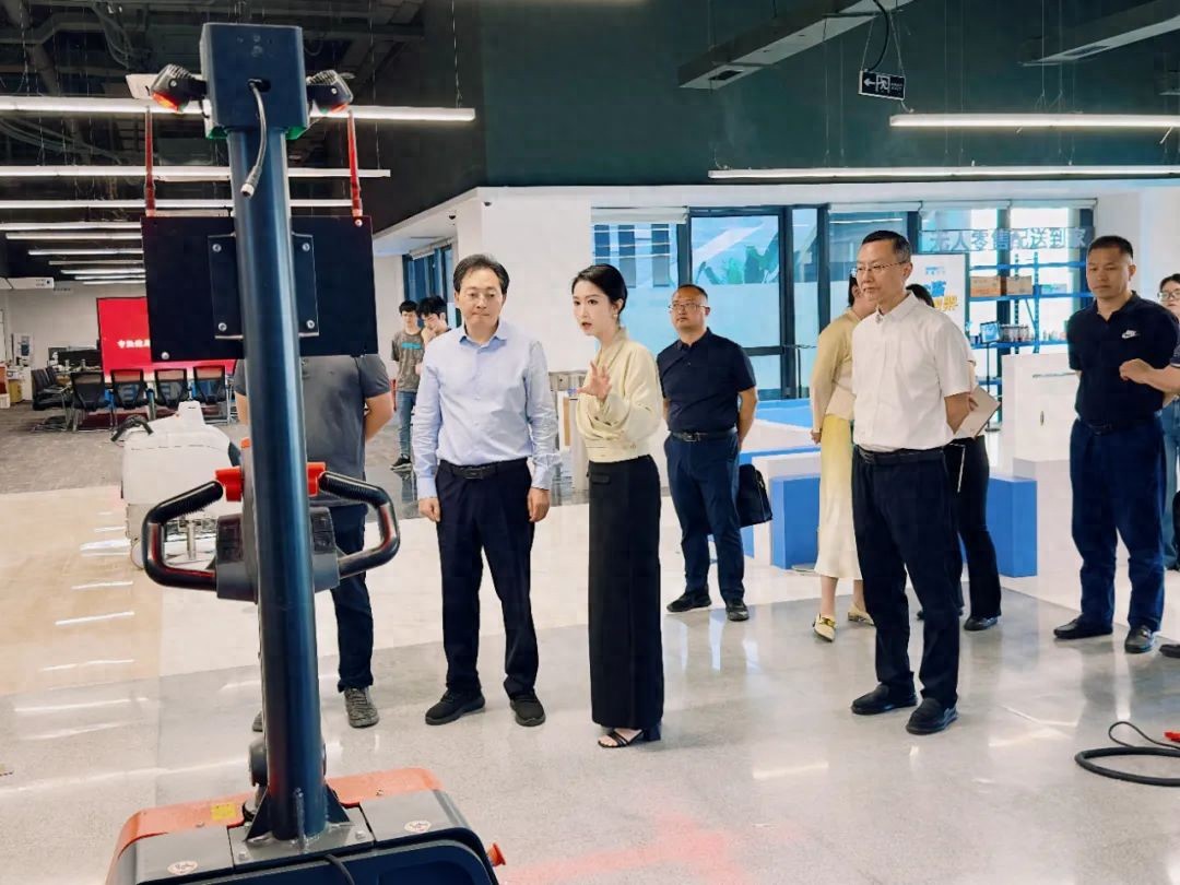 成都市经信局主要领导带队调研越凡创新，政企共推人工智能产业高质量发展