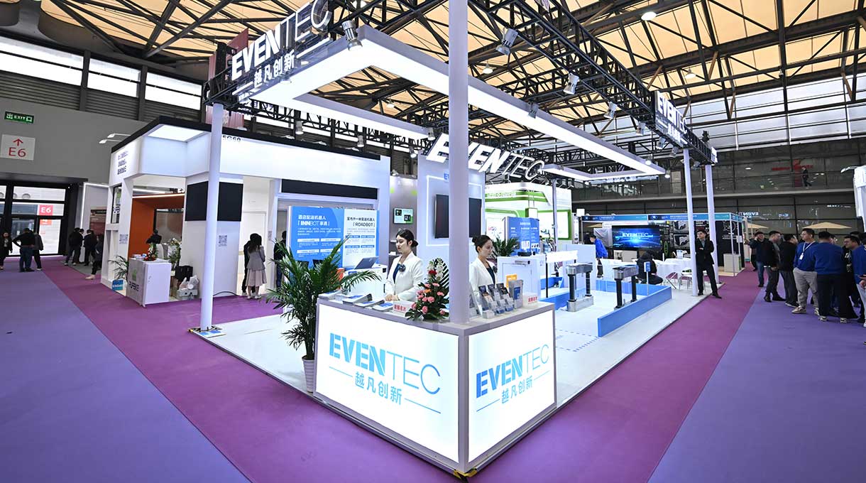 越凡路宝机器人展会场景应用