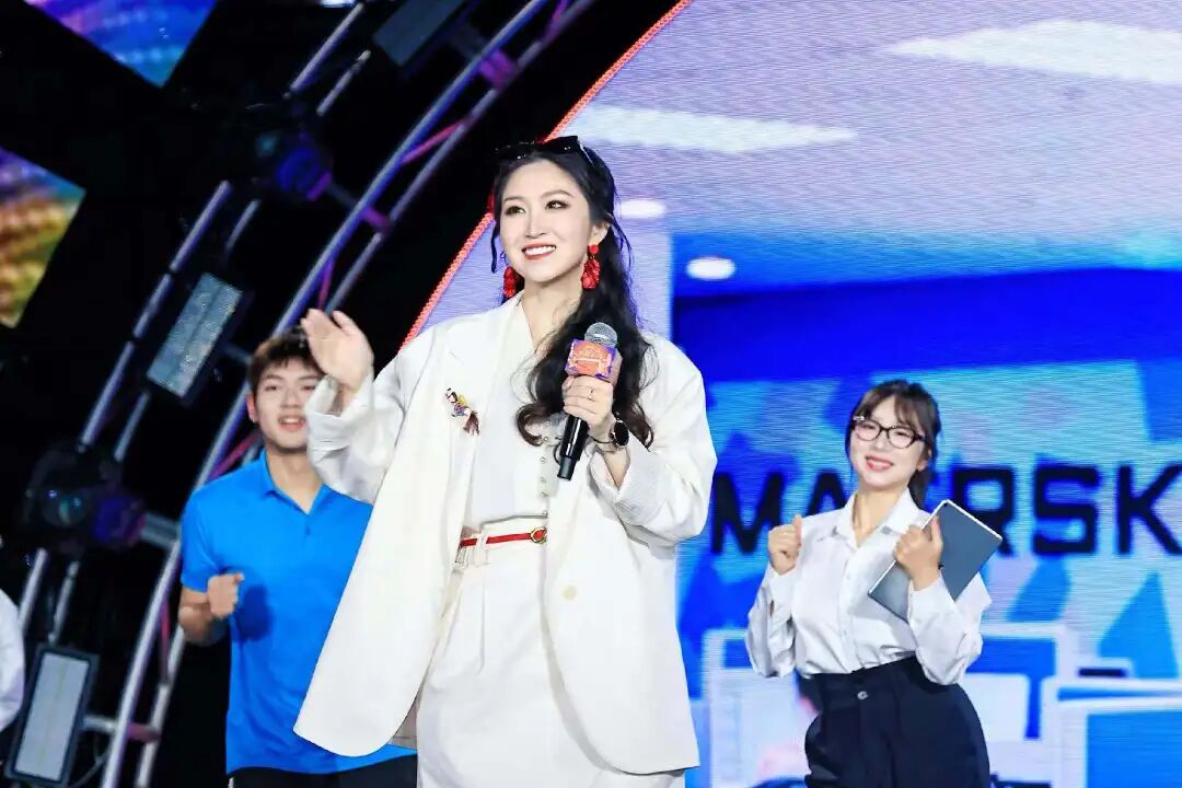 黄山亮相成都高新区元宵盛典：以奋进之歌启航AI新未来