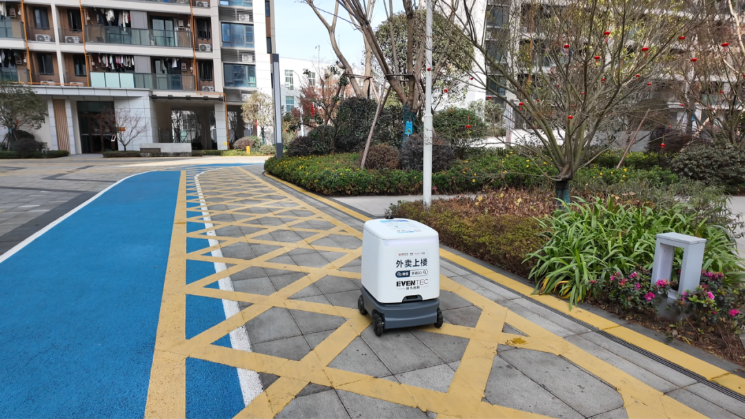 机器人走进千万家 | “享递Ultra”入驻蜀府有巢，定义社区配送的“新基建”